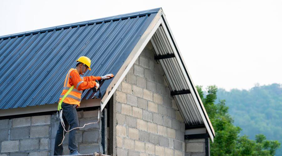 Professional gutter cleaning in Oxford, FL